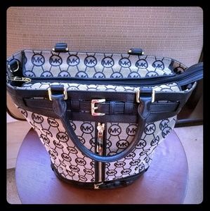 Michael Kors hand bag